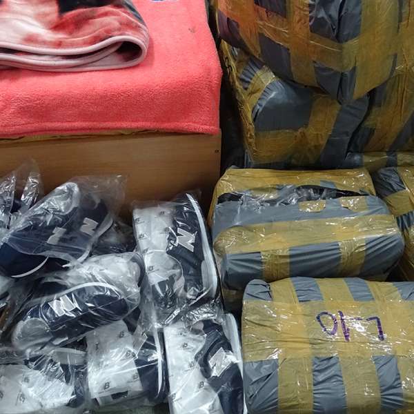 Bunuri în valoare de peste 300.000 lei, susceptibile a fi contrafăcute, descoperite la P.T.F. Giurgiu