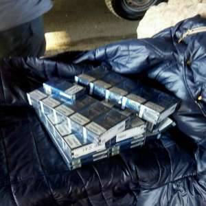 Tigări de contrabandă, ascunse în bagaje, descoperite la controlul de frontieră