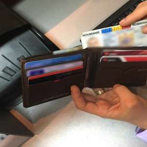 Carte de identitate românească falsă, descoperită la Punctul de Trecere a Frontierei Aeroport Iași