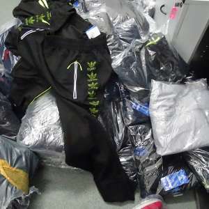 Bunuri în valoare de peste 92.000 lei susceptibile a fi contrafăcute, confiscate la P.T.F. Giurgiu