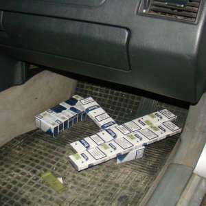 Ţigarete de contrabandă descoperite la controlul de frontieră