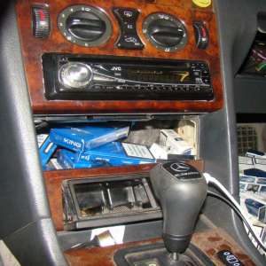 Ţigarete de contrabandă descoperite la controlul de frontieră