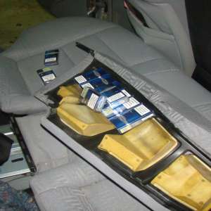 Ţigarete de contrabandă descoperite la controlul de frontieră