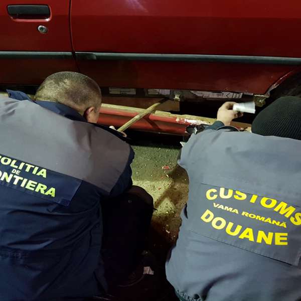 Țigări de contrabandă, confiscate la frontiera de nord