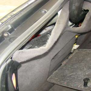 Ţigarete de contrabandă descoperite la controlul de frontieră