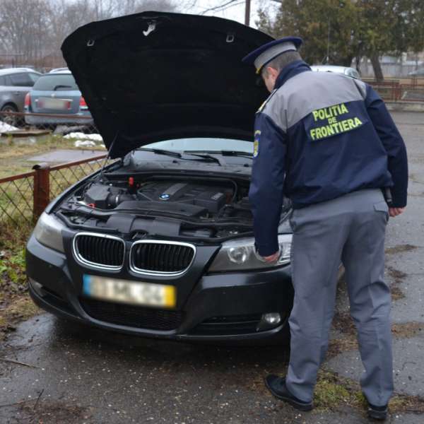 Autoturism declarat furat, descoperit la P.T.F. Sculeni