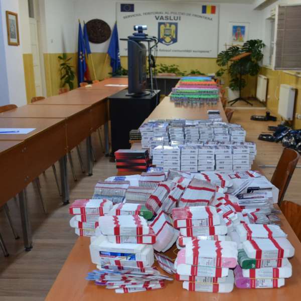 Mii de flacoane cu substante anabolizante, confiscate in urma unei actiuni la frontieră