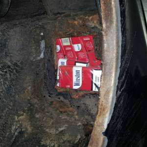 Volkswagen Sharan antifonat cu țigări de contrabandă