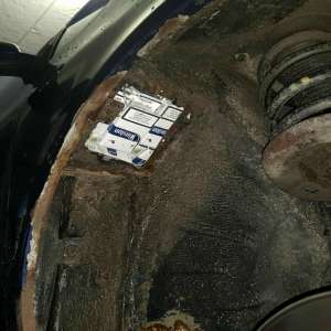 Volkswagen Sharan antifonat cu țigări de contrabandă