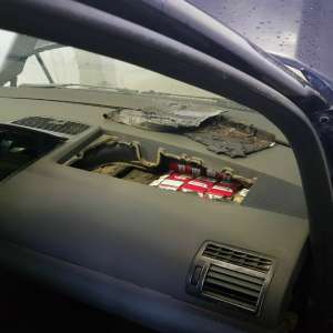 Volkswagen Sharan antifonat cu țigări de contrabandă