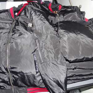 Bunuri în valoare de peste 550.000 lei susceptibile a fi contrafăcute, confiscate la P.T.F. Giurgiu