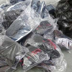 Peste 2.100 articole textile şi încălţăminte susceptibile a fi contrafăcute, confiscate la P.T.F. Giurgiu