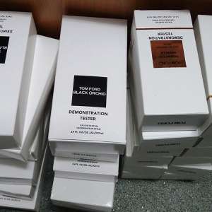 Parfumuri şi încălţăminte, susceptibile a fi contrafăcute, confiscate la P.T.F. Giurgiu