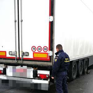 Remorcă marca Schmitz, căutată în Spania, depistată în P.T.F. Stamora-Moravița