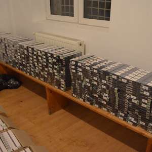 Peste 30.000 de pachete cu ţigări descoperite la frontiera de nord