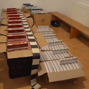 Peste 30.000 de pachete cu ţigări descoperite la frontiera de nord