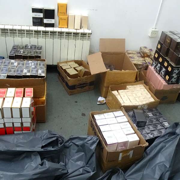 Bunuri în valoare de peste 261.000 lei, susceptibile a fi contrafăcute, confiscate la Giurgiu