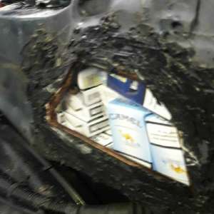 Mazda izolată termic cu țigări de contrabandă                           