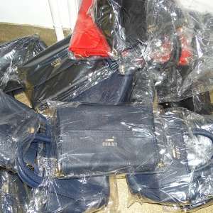 Aproximativ 7.000 de bunuri  susceptibile a fi contrafăcute, descoperite la P.T.F. Giurgiu