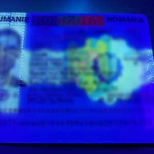 Carte de identitate falsă, descoperită la controlul de frontieră  