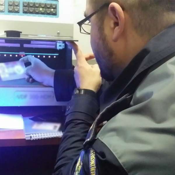 Carte de identitate falsă, descoperită la controlul de frontieră