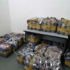 Peste 3.300 articole de încălţăminte, susceptibile a fi contrafăcute, descoperite la P.T.F. Giurgiu