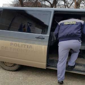 Sute de kilograme de prune uscate confiscate de poliţiştii de frontieră  