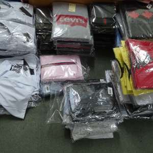 Aproximativ 1.200 de bunuri  susceptibile a fi contrafăcute, descoperite la P.T.F. Giurgiu