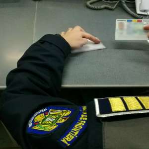 Carte de identitate falsă, descoperită la controlul de frontieră  