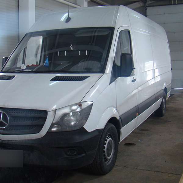 Microbuz în valoare de 30.000 euro căutat de autoritățile din Franța, descoperit în P.T.F. Siret