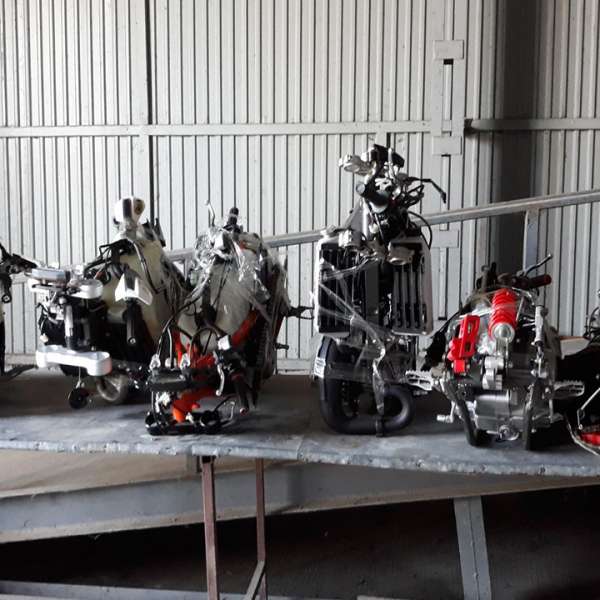 Șase motociclete dezmembrate și un scuter căutate de autoritățile din Italia, descoperite la P.T.F Petea