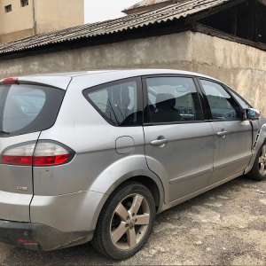 Autoturism căutat în Germania, depistat de poliţiştii de frontieră