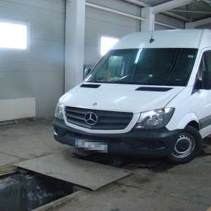 Microbuz Mercedes-Benz  căutat de autoritățile din Italia, descoperit în P.T.F. Siret