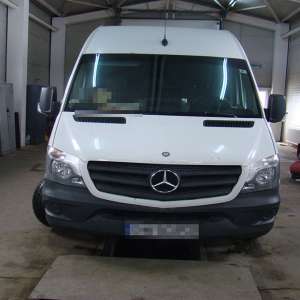 Microbuz Mercedes-Benz  căutat de autoritățile din Italia, descoperit în P.T.F. Siret