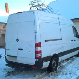 Microbuz cu certificat de înmatriculare fals, descoperit la frontieră