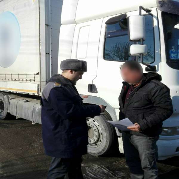 Șofer "necorespunzător" depistat la controlul de frontieră