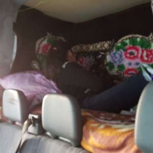 Minoră ascunsă sub o pătură, într-un microbuz, depistată la frontieră