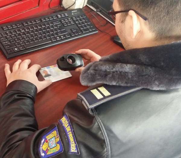 Cărți de identitate româneşti false, descoperite la controlul de frontieră