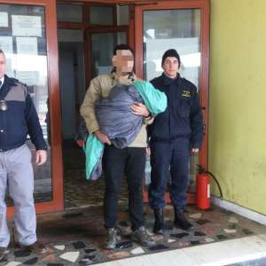 Familie de cetăţeni irakieni, depistată la frontiera cu Serbia