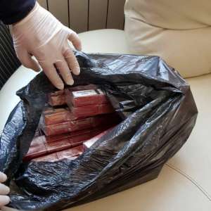 Percheziţii domiciliare la Dorohoi: aproximativ 27.000 ţigarete de contrabandă descoperite  