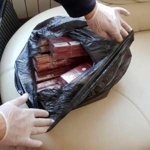 Percheziţii domiciliare la Dorohoi: aproximativ 27.000 ţigarete de contrabandă descoperite  