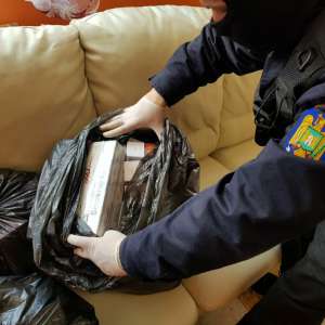 Percheziţii domiciliare la Dorohoi: aproximativ 27.000 ţigarete de contrabandă descoperite  