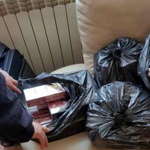 Percheziţii domiciliare la Dorohoi: aproximativ 27.000 ţigarete de contrabandă descoperite  