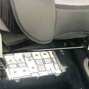 Autoturism plin cu țigări de contrabandă, depistat de polițiștii de frontieră mehedințeni