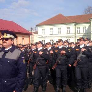 O nouă promoţie de elevi a depus jurământul de credinţă faţă de ţară la Şcoala Avram Iancu Oradea