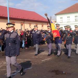 O nouă promoţie de elevi a depus jurământul de credinţă faţă de ţară la Şcoala Avram Iancu Oradea