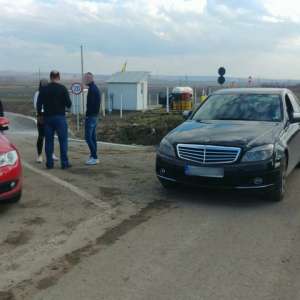 Un autoturism, două persoane, trei infracțiuni