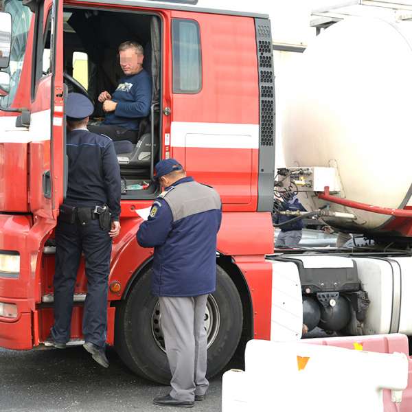 Trafic crescut la frontiera de vest înainte de restricţiile de circulaţie de pe teritoriul Ungariei