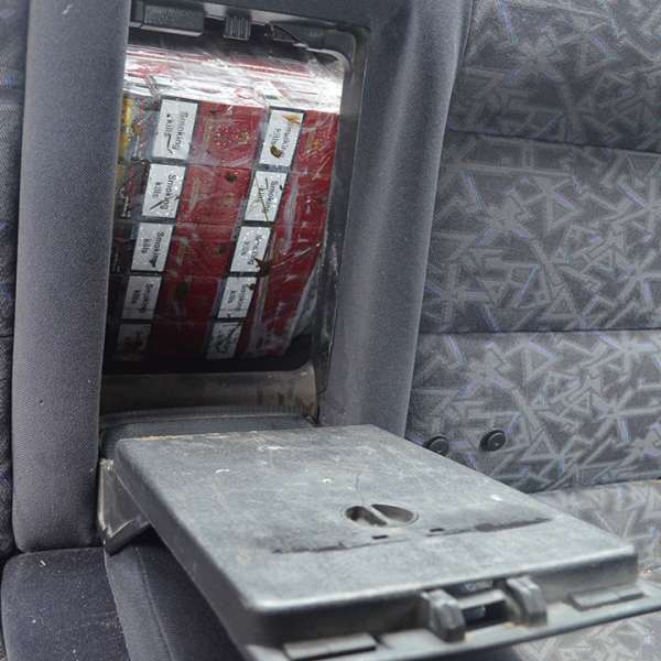 Sucevean cercetat pentru contrabandă și conducerea unui vehicul fără permis