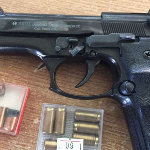 Pistol cu gaze ascuns într-un autocamion,  descoperit la P.T.F. Bechet